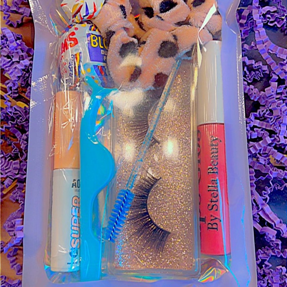 Lip gloss bundle| lashes bundle/ lash glue | cosmetic gift set| - Picture 3 of 5